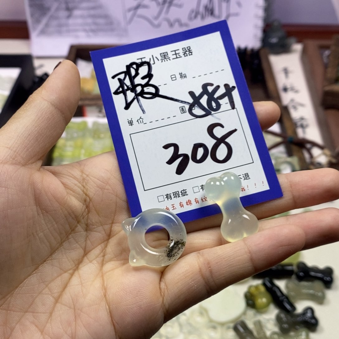 蛇纹石玉颈饰未镶嵌