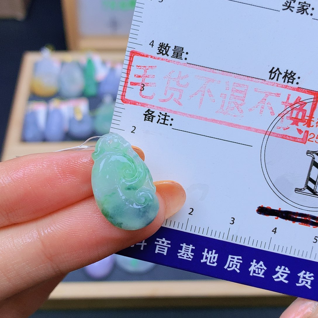 翡翠未镶嵌颈饰翡翠