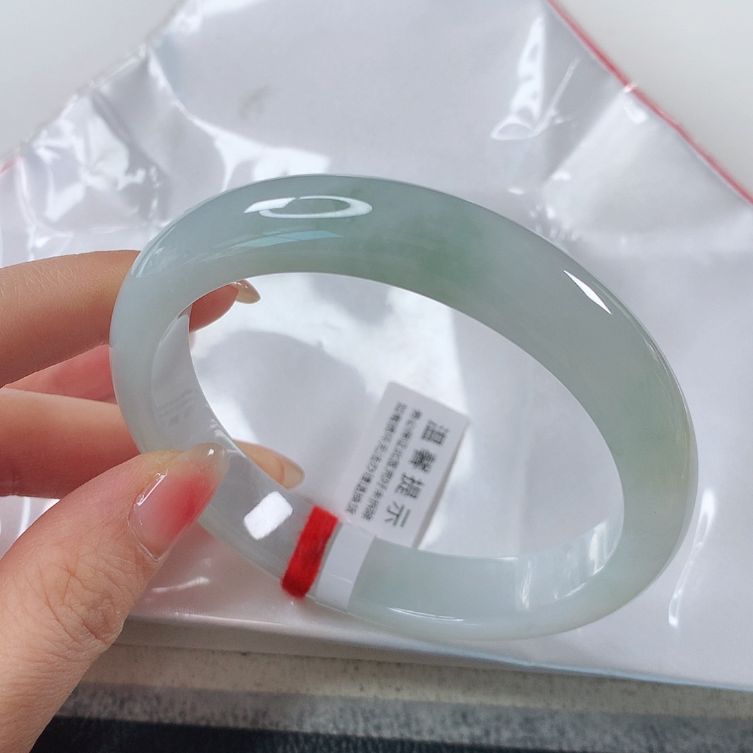 翡翠手镯未镶嵌万****? 正圈63