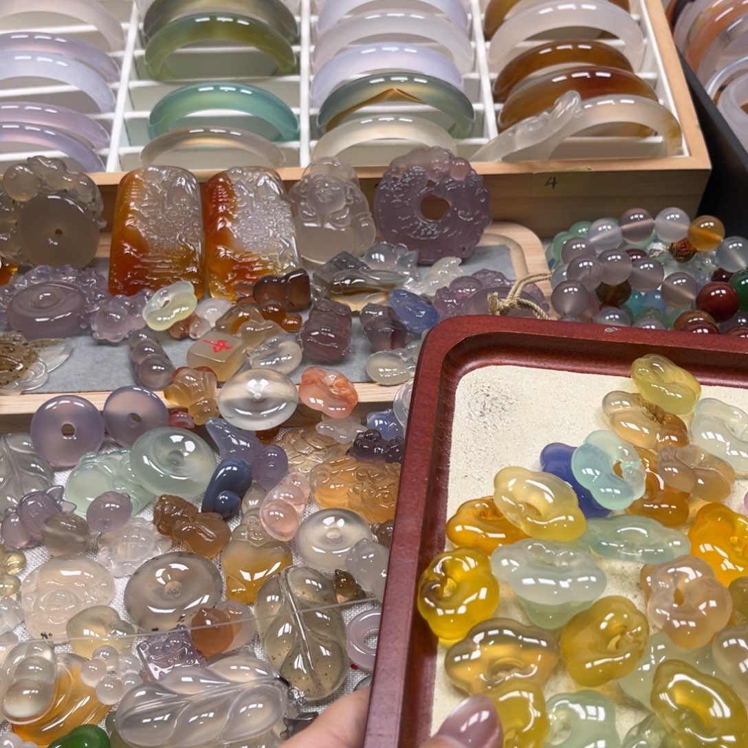 渝***清玛瑙/玉髓未镶嵌手镯1