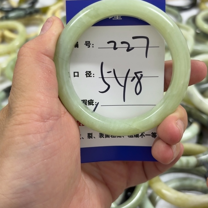 未镶嵌蛇纹石玉手镯