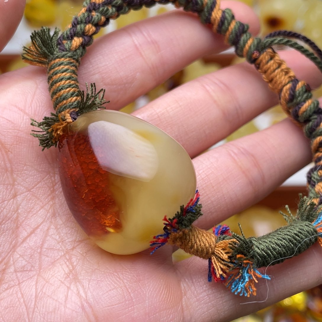 琥珀吊坠(赠链)未镶嵌