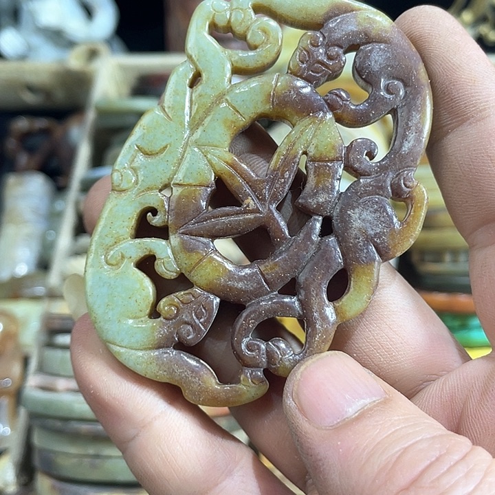 岫岩老玉（透闪石质玉）颈饰未镶嵌