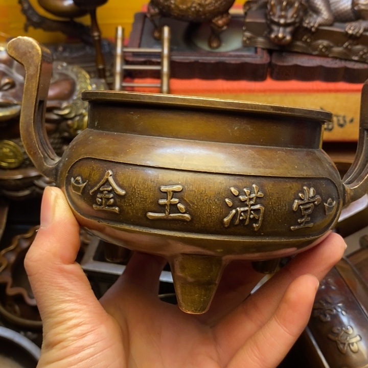 铜器摆件做工精良