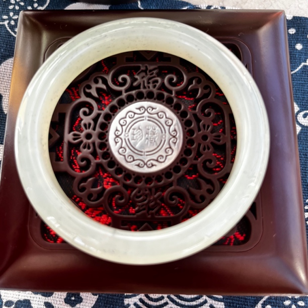 纯天然岫玉蜂蜜水玉镯