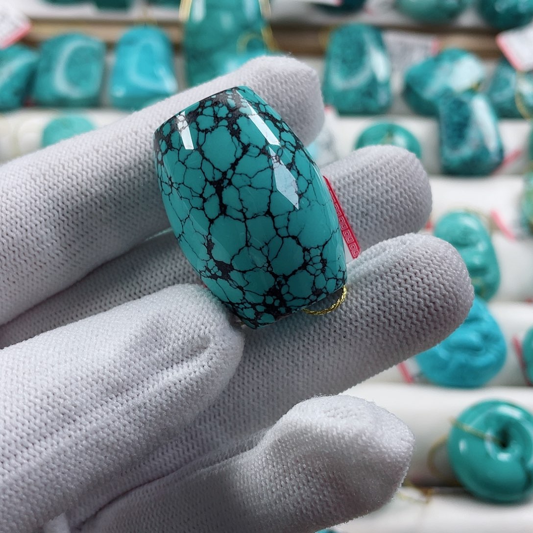 绿松石颈饰未镶嵌