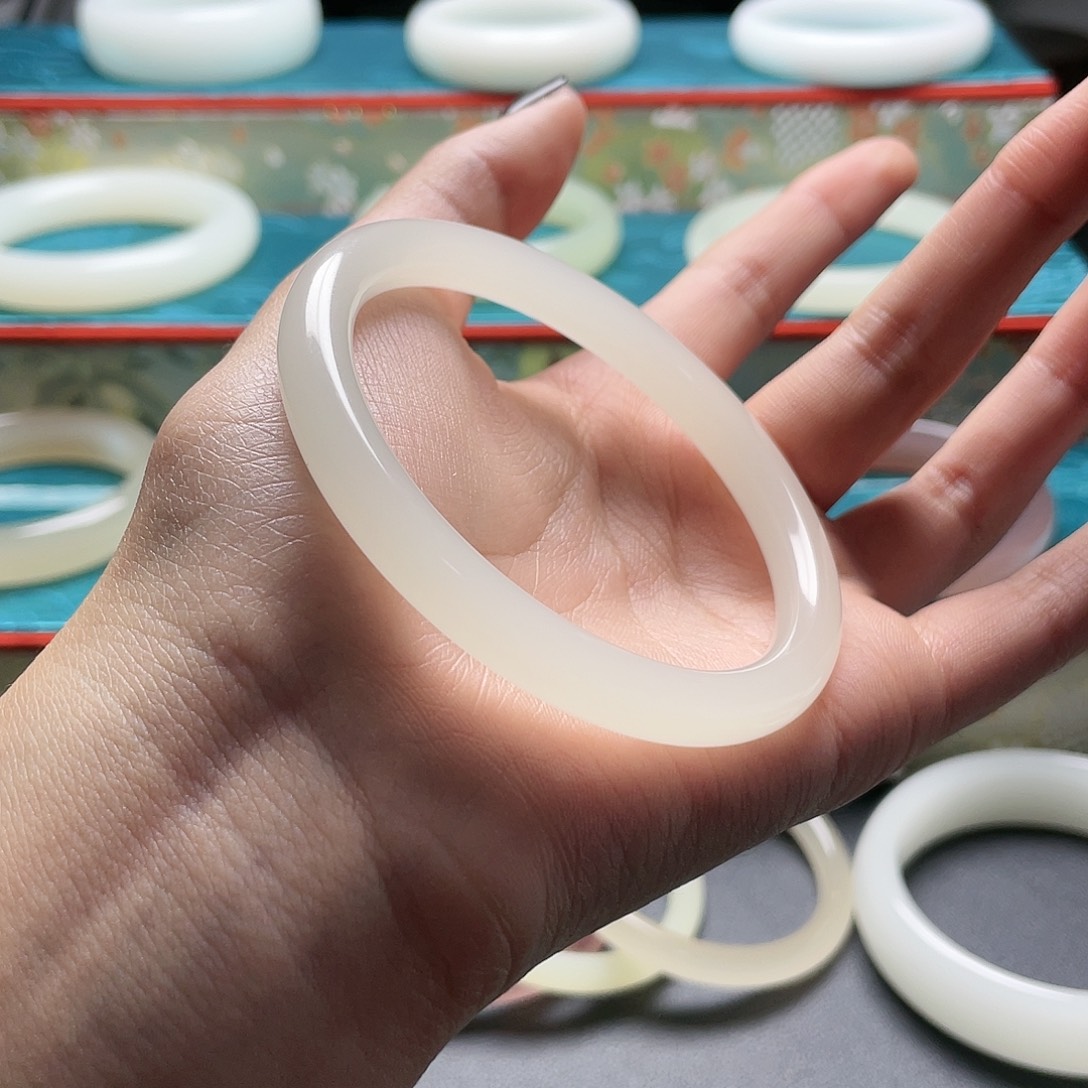 R***谢51+白色叮当款手镯