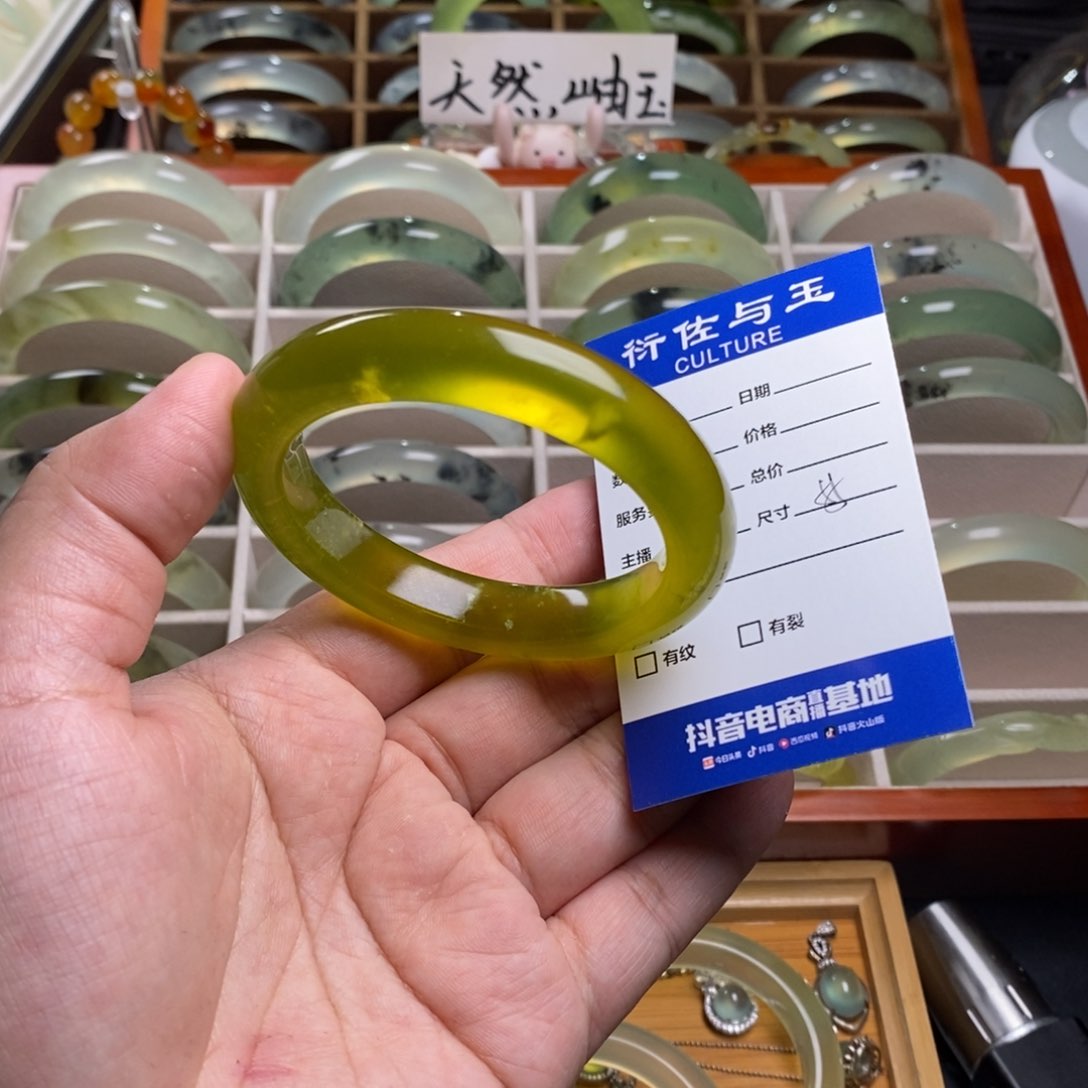 蛇纹石玉手镯未镶嵌b****u