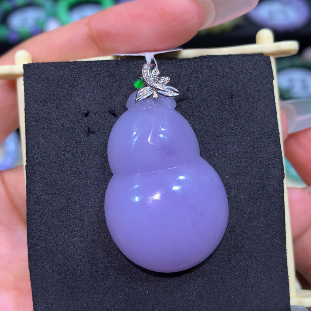 翡翠18K金镶嵌颈饰翡翠