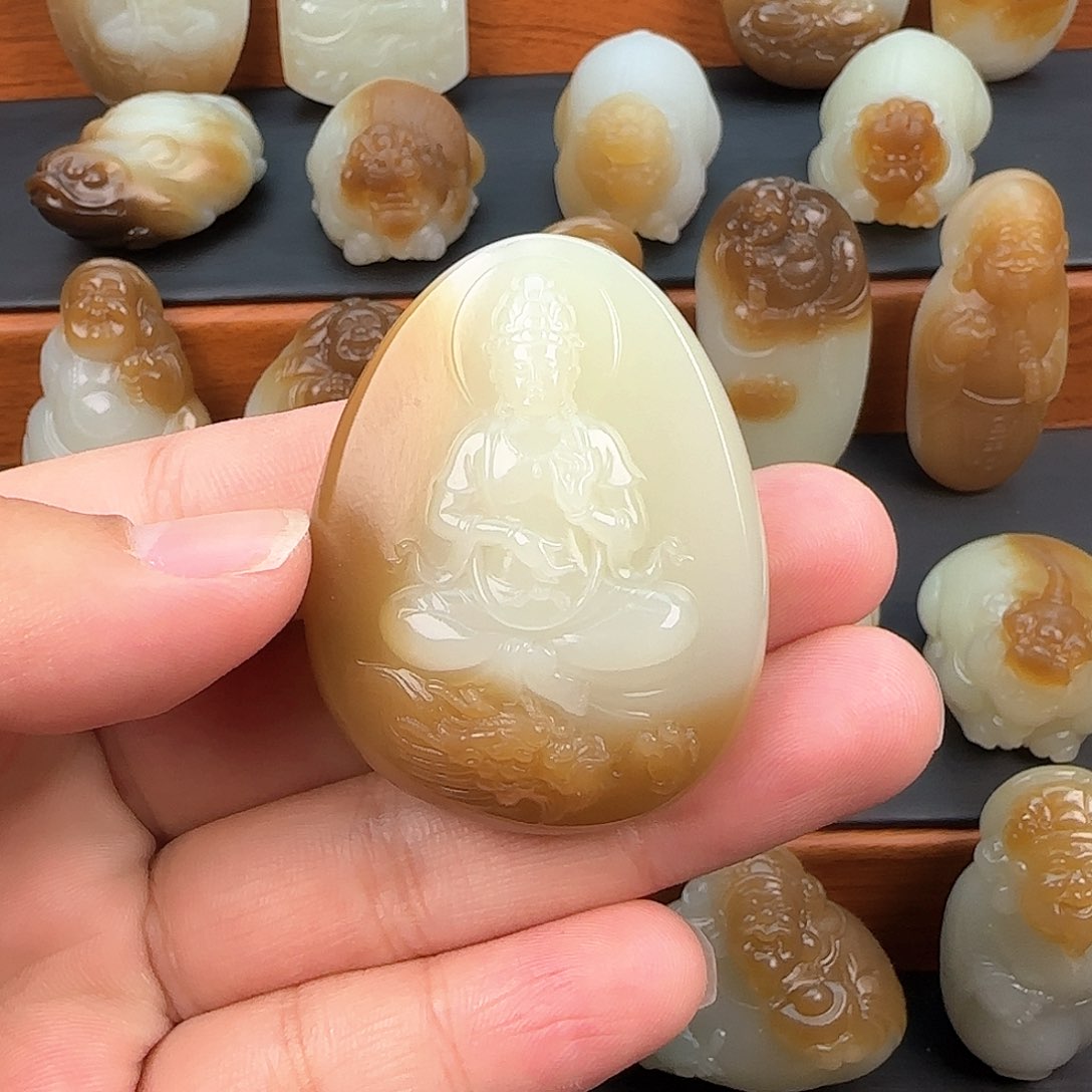 和田玉（糖玉）颈饰未镶嵌云**心