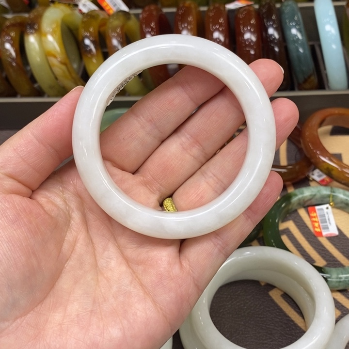 未镶嵌蛇纹石玉手镯H****?