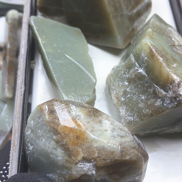 和田玉（糖玉）和田玉边角料9K金镶嵌西**头