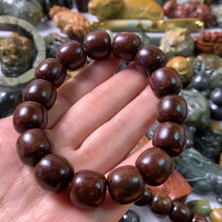 未镶嵌岫岩河磨玉（透闪石质玉）把件