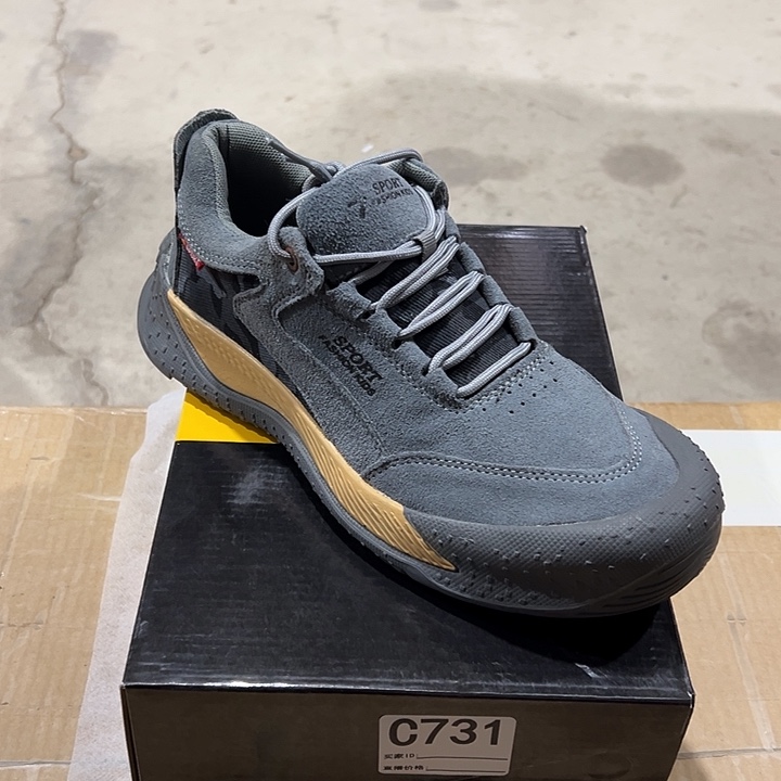 编码731号。42码防砸防刺劳保鞋。