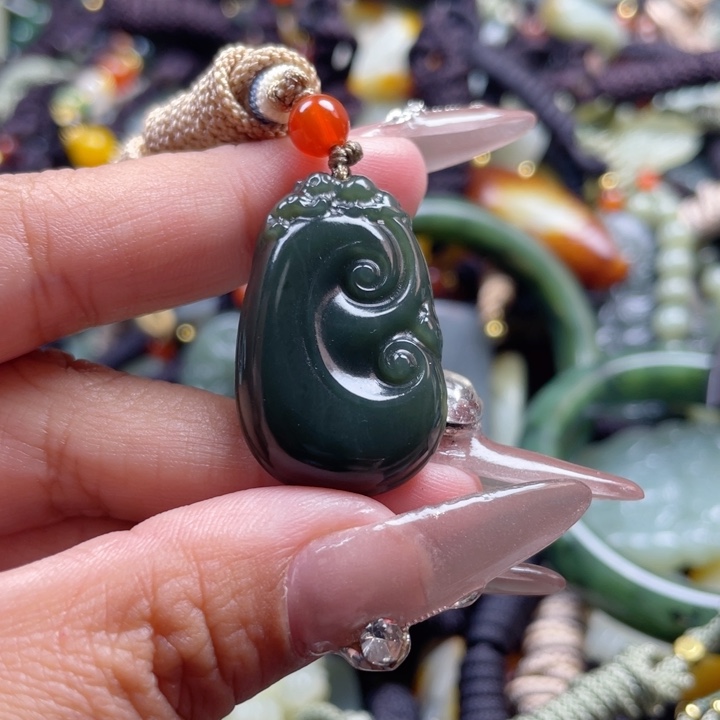 和田玉颈饰未镶嵌