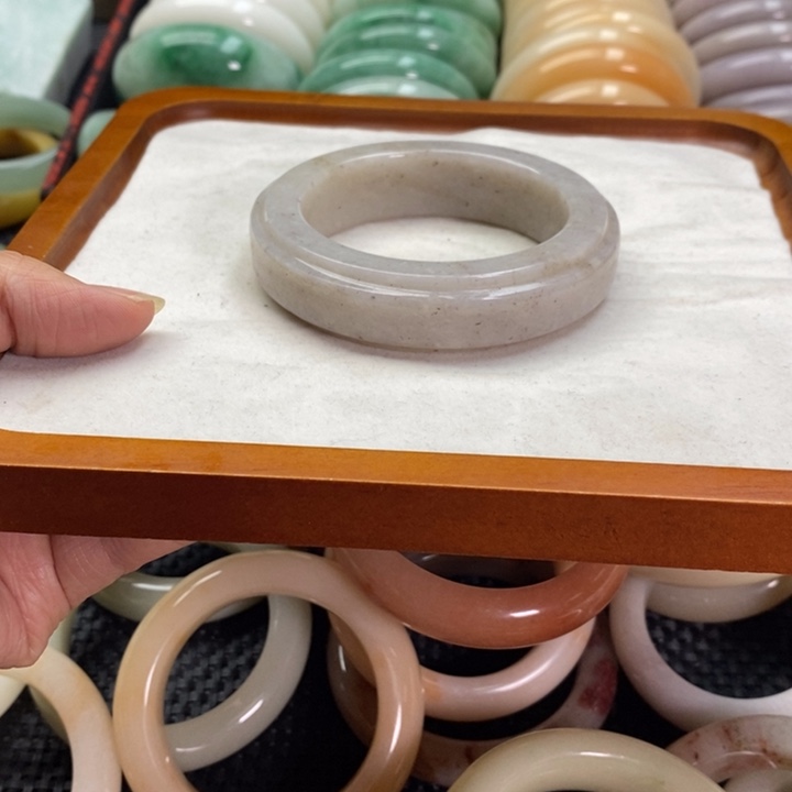 石英质玉未镶嵌手镯