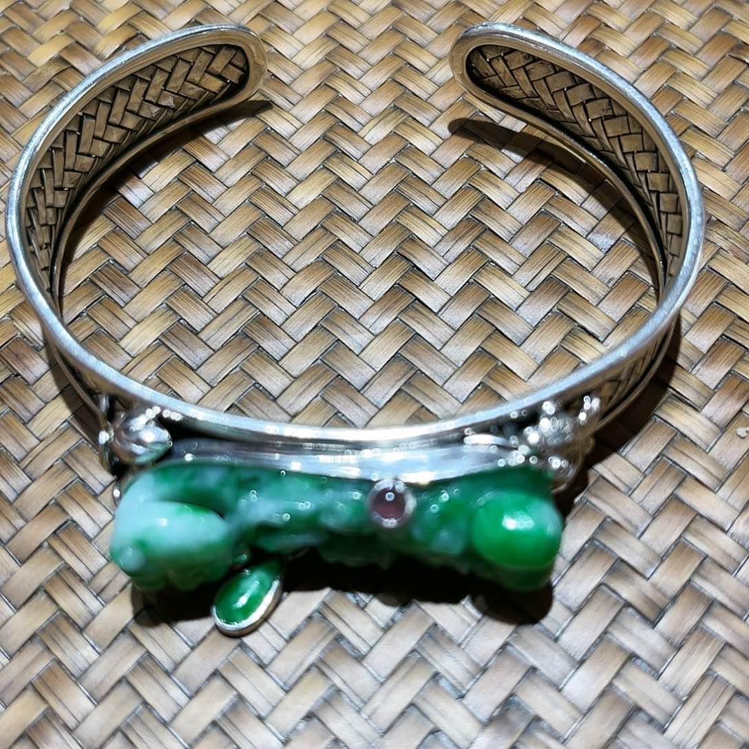 翡翠手镯合金个性十足个性