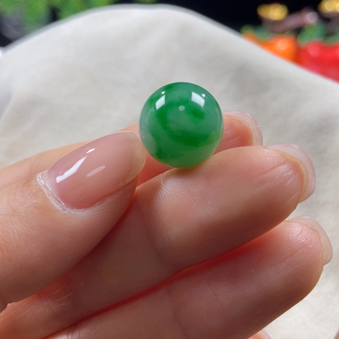 翡翠颈饰未镶嵌冰辣绿圆珠13.6mm
