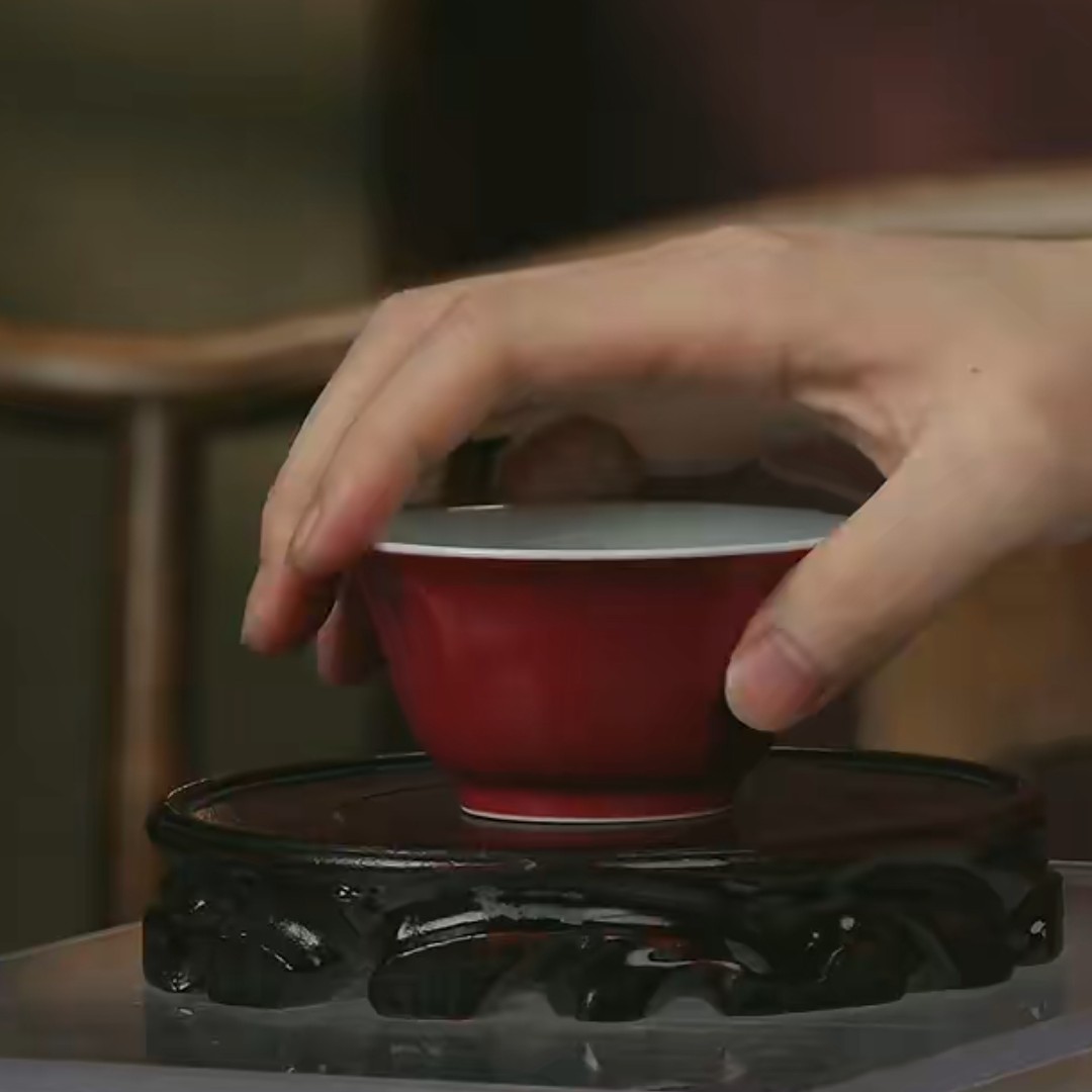 M霁红釉压手杯  