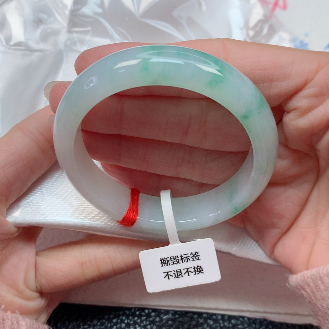 翡翠手镯未镶嵌51.9圈 冰飘绿花