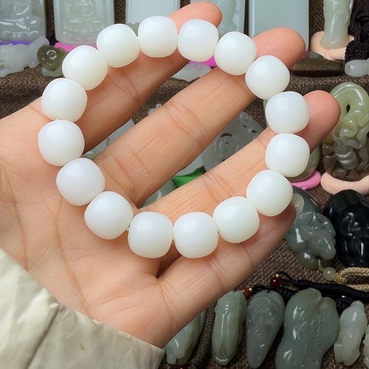 懂***得和田玉（糖玉）未镶嵌挂件