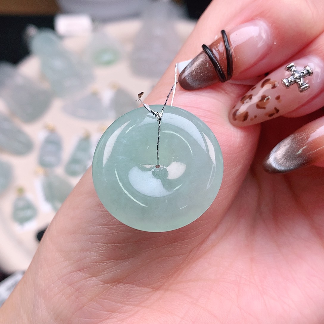 翡翠颈饰未镶嵌冰绿扣26.7、6.6