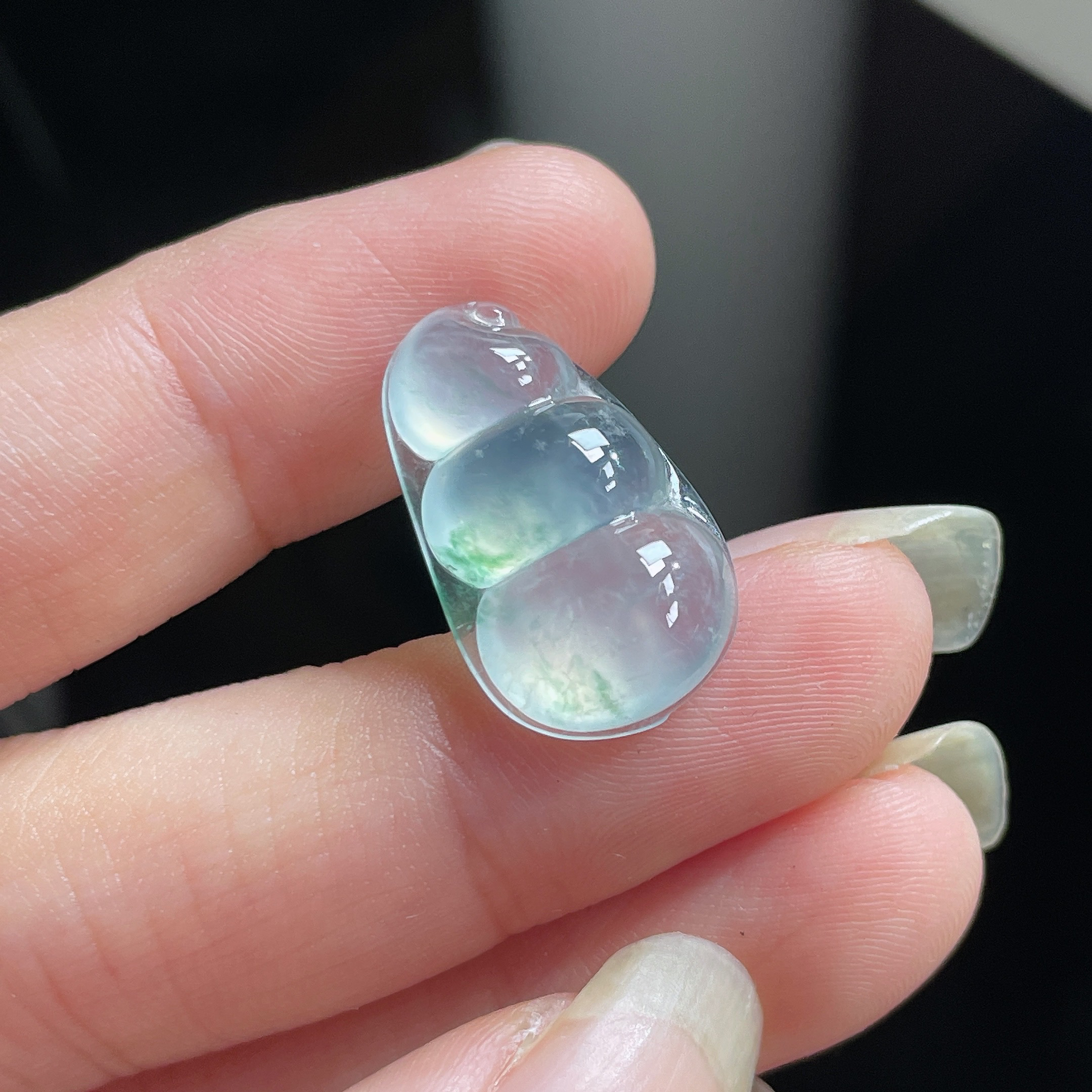 天然缅甸翡翠A货冰种飘花豆子吊坠裸石，尺寸20.5*12.3*5