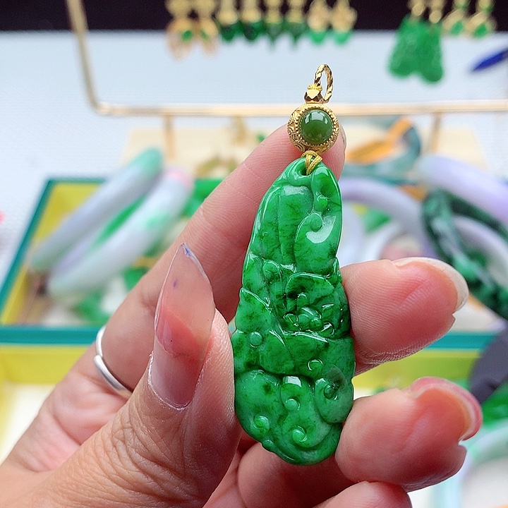 翡翠颈饰银S925镶嵌翡翠
