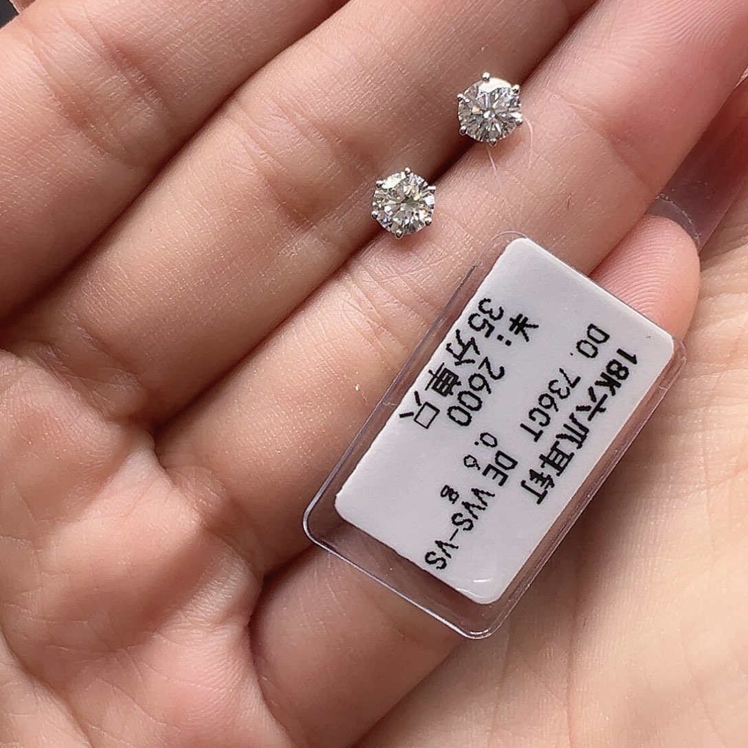 耳钉实验室培育钻石18K金镶嵌0.736ct K白六爪耳钉单只约35分