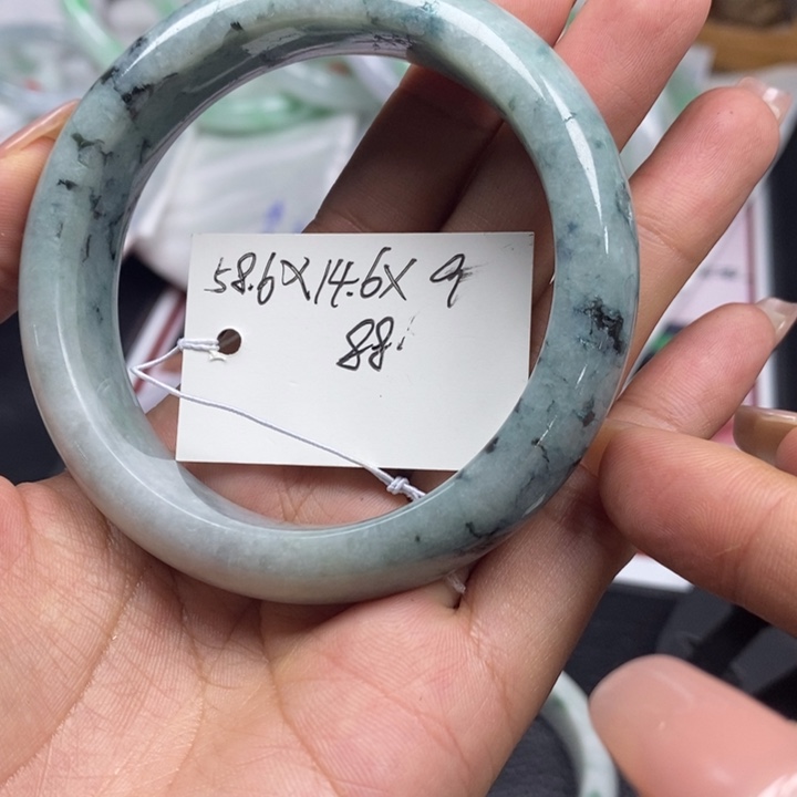 未镶嵌手镯（开口镯）翡翠