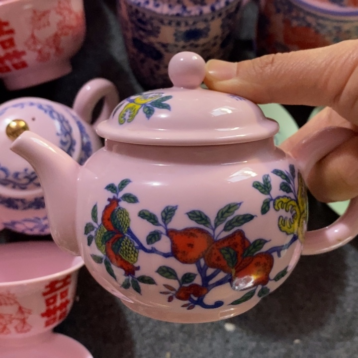 摆件瓷红稀土石榴壶