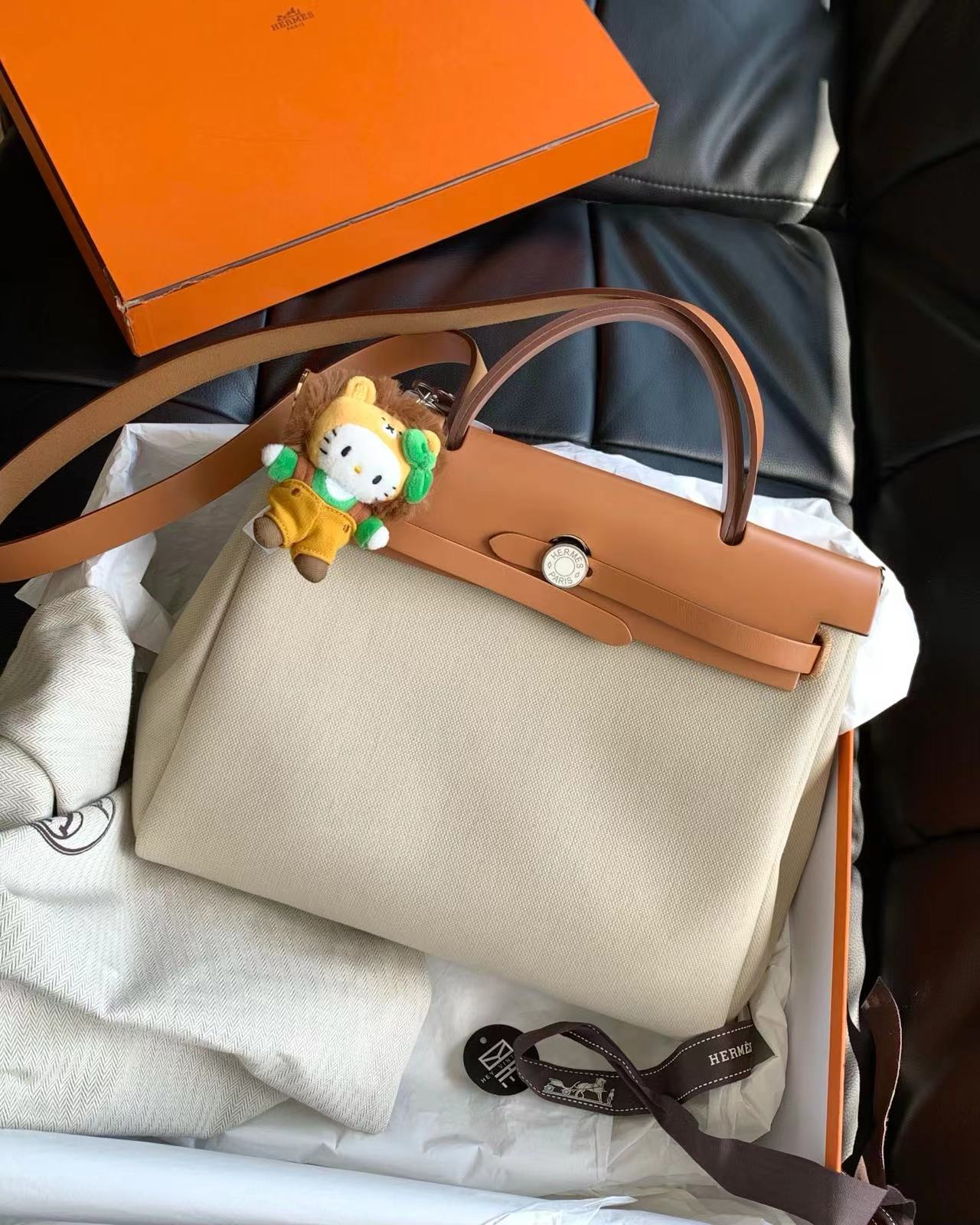 未使用 Hermes/爱马仕 冰川白拼金棕珐琅扣herbag31包 16638259