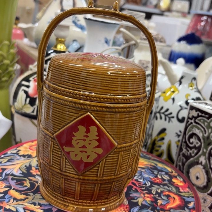 微瑕青花瓷器值得购买