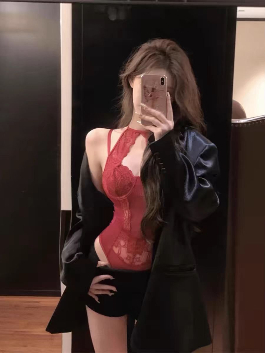 糟糕~被美到了！纯欲蕾丝挂脖吊带背心辣妹修身性感内搭连体上衣