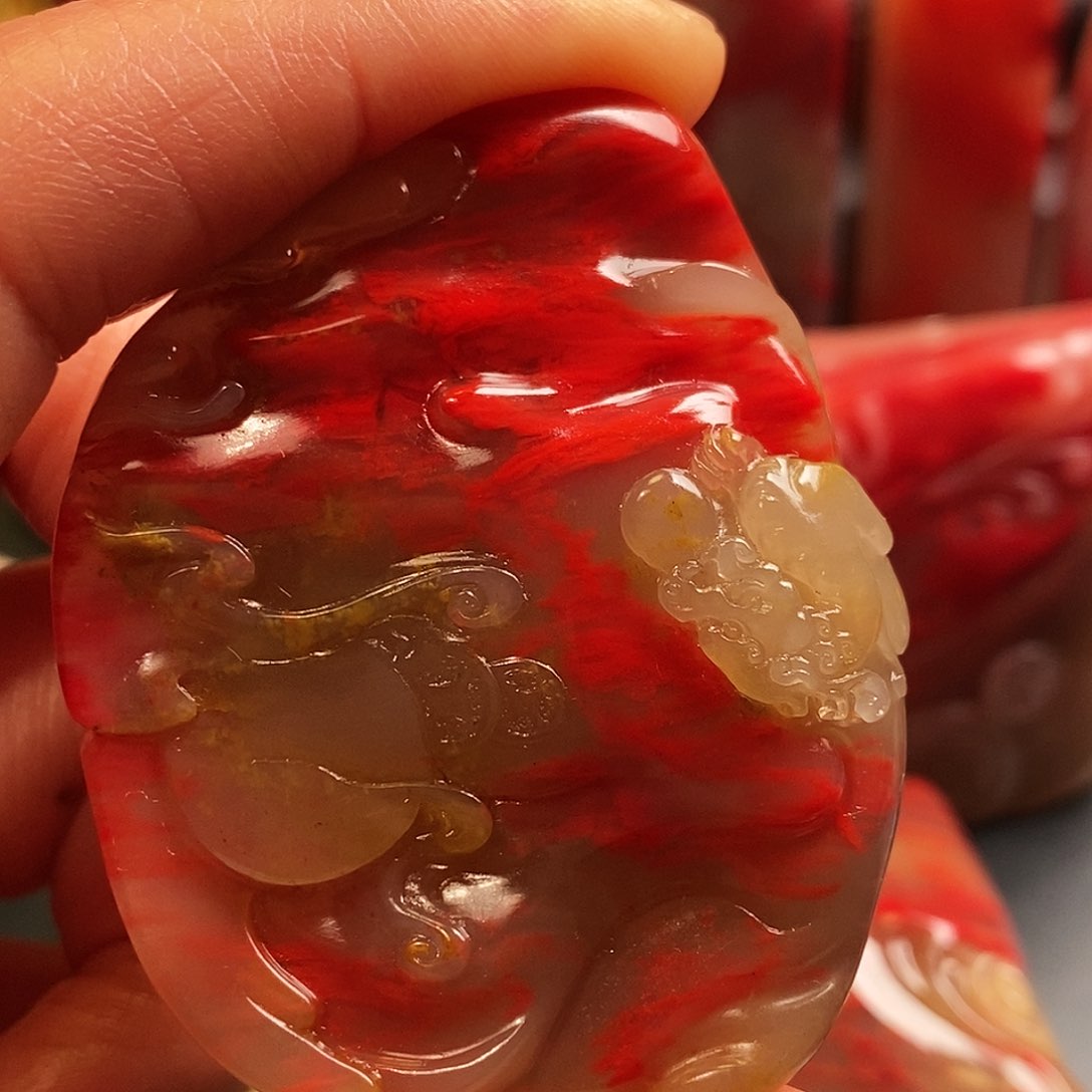 巴林鸡血石海***a龙牌挂件