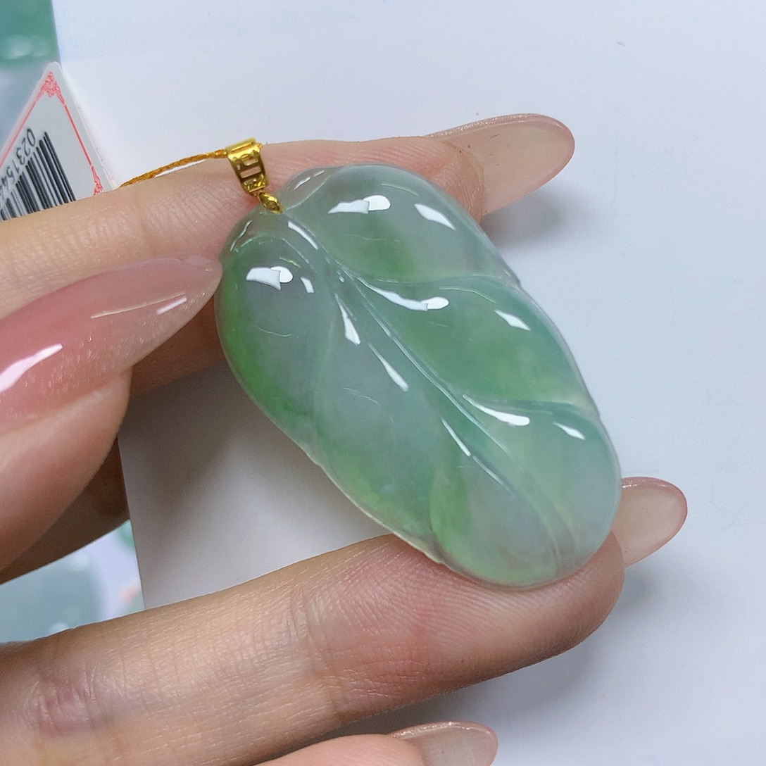 颈饰18K金镶嵌翡翠挂件