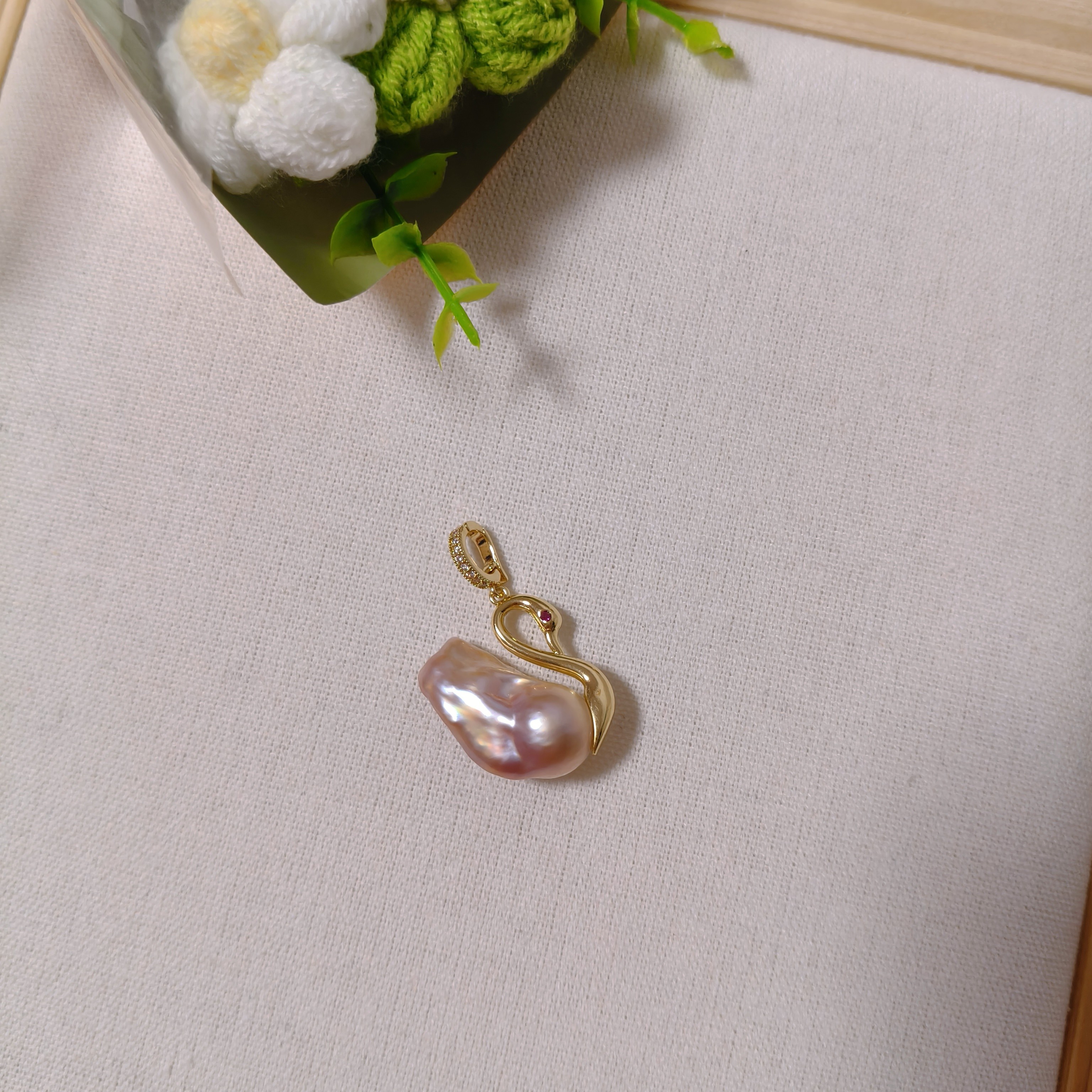 247--天然淡水珍珠吊坠，紫色天鹅