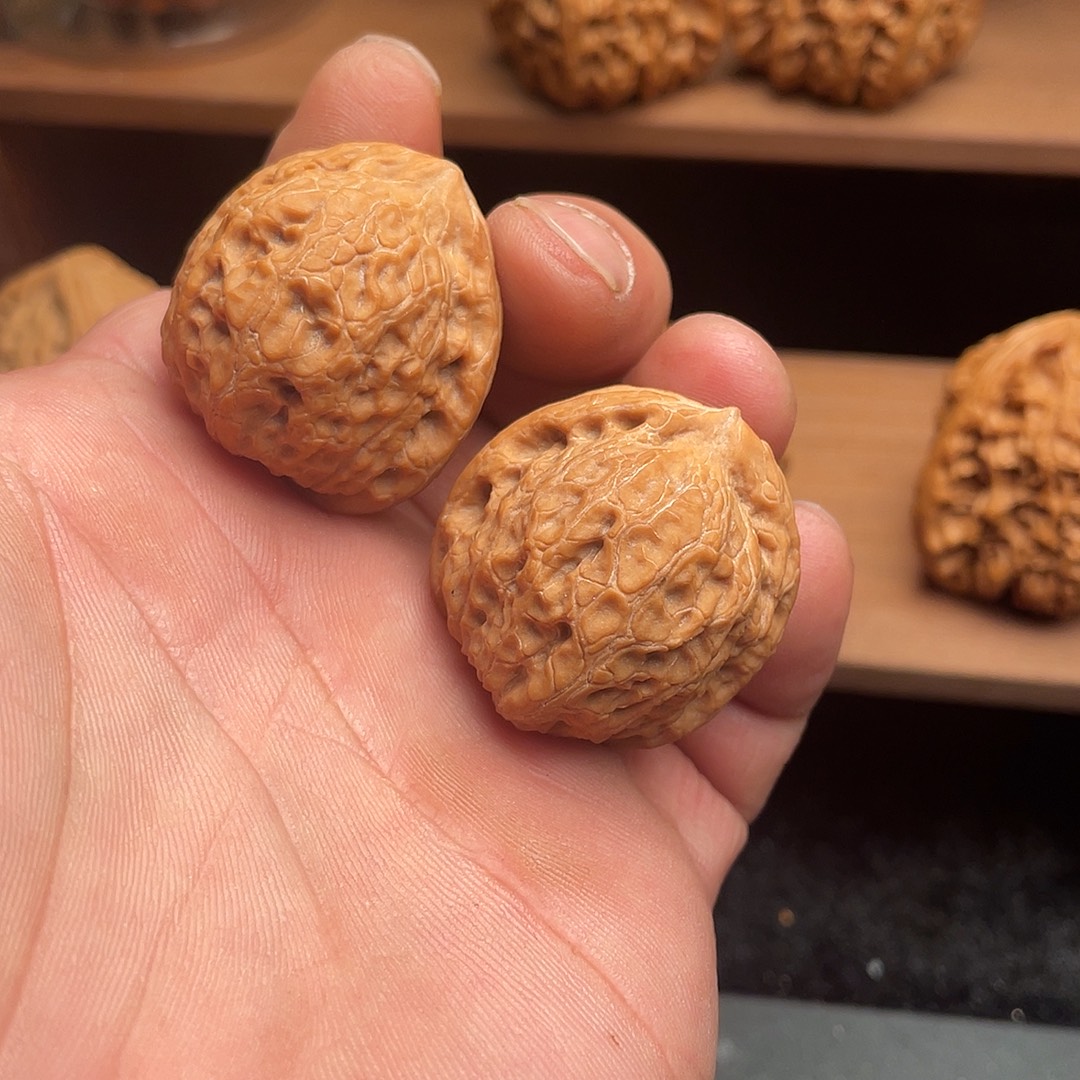 眰***C文玩核桃吊坠元宝