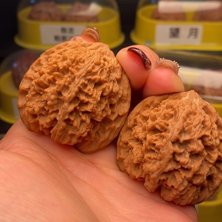 卢*人44满天星文玩核桃把件