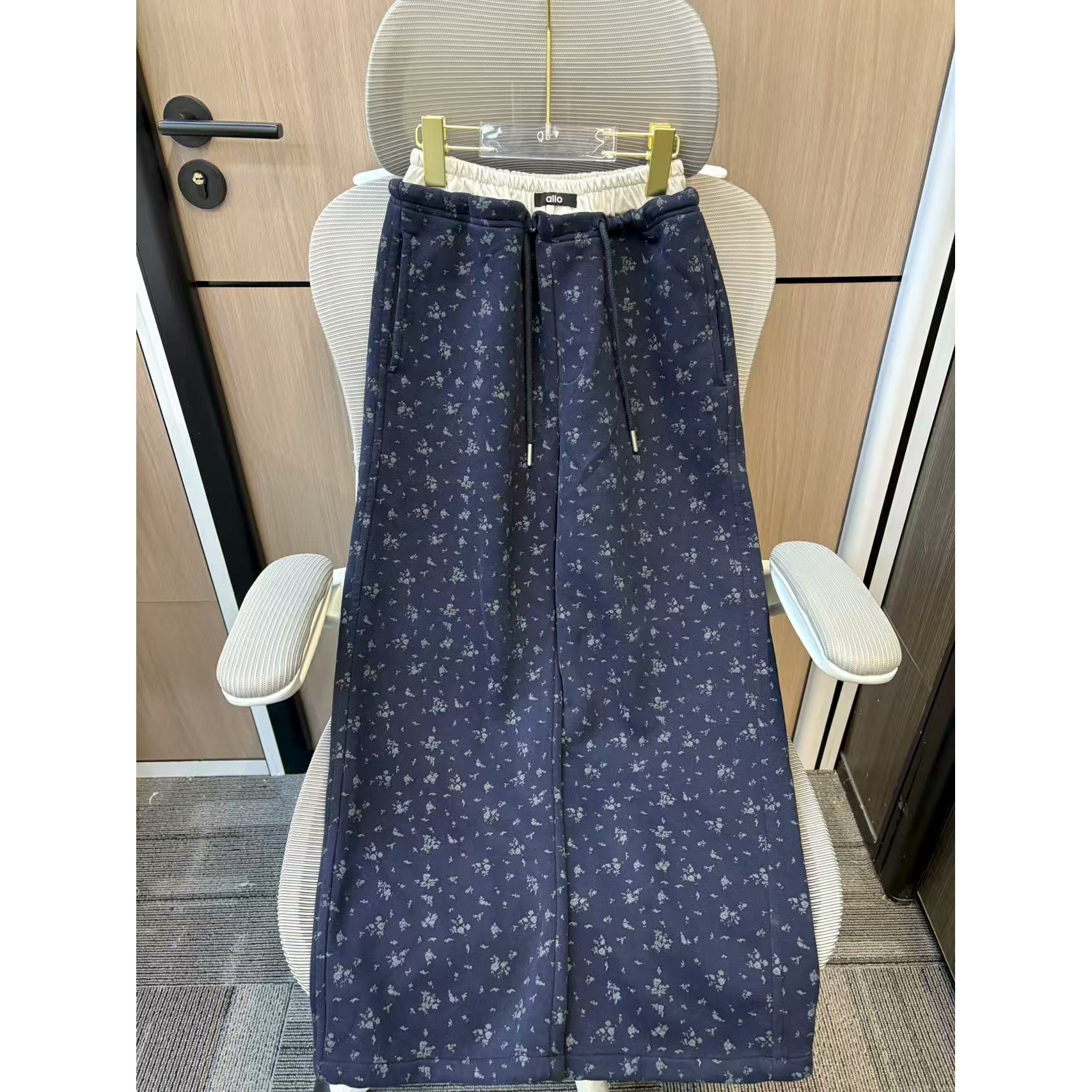 【清货】2025秋洋气小碎花拼接休闲卫裤 D651 651 V