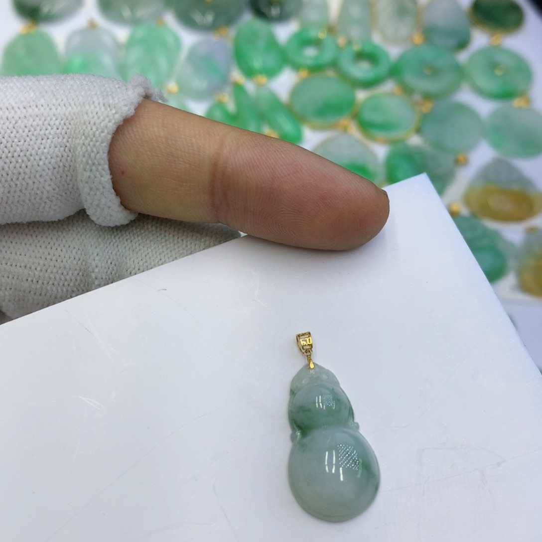 翡翠颈饰未镶嵌翡翠