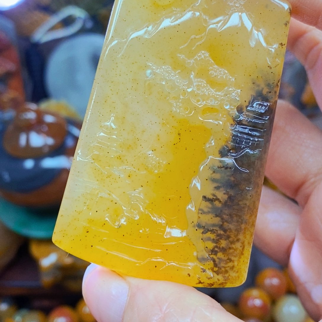 未镶嵌石英质玉（黄龙玉）颈饰