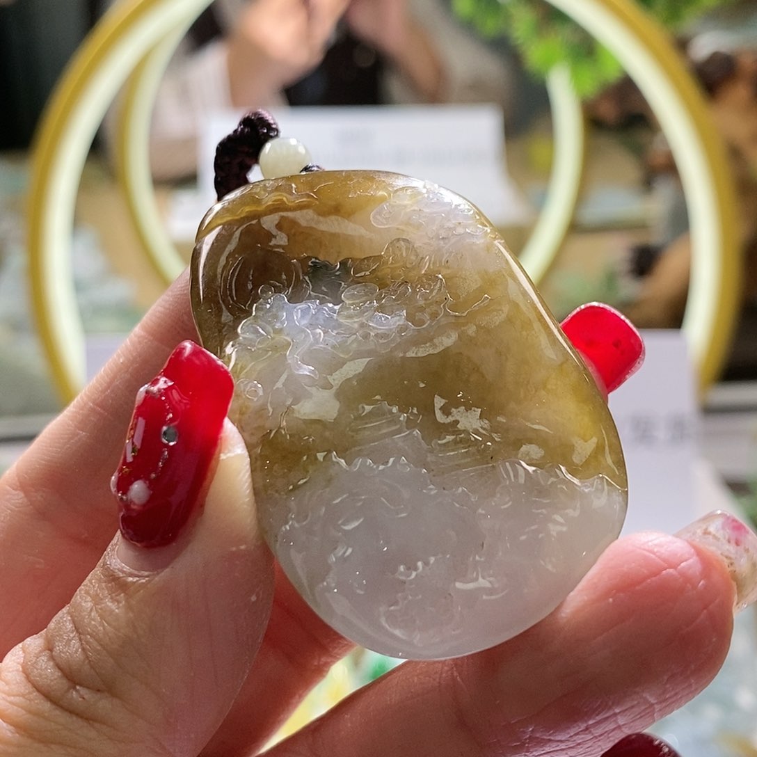 【闪购商品】翡翠颈饰未镶嵌山水