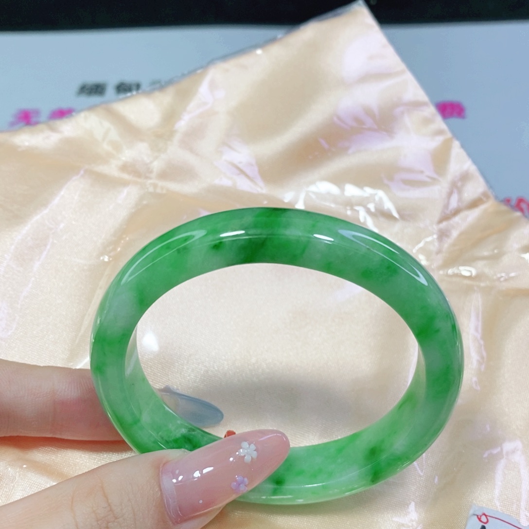 翡翠未镶嵌手镯52 52 贵妃