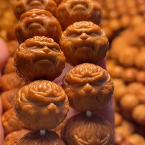 猴头核桃手串柳***在舞台