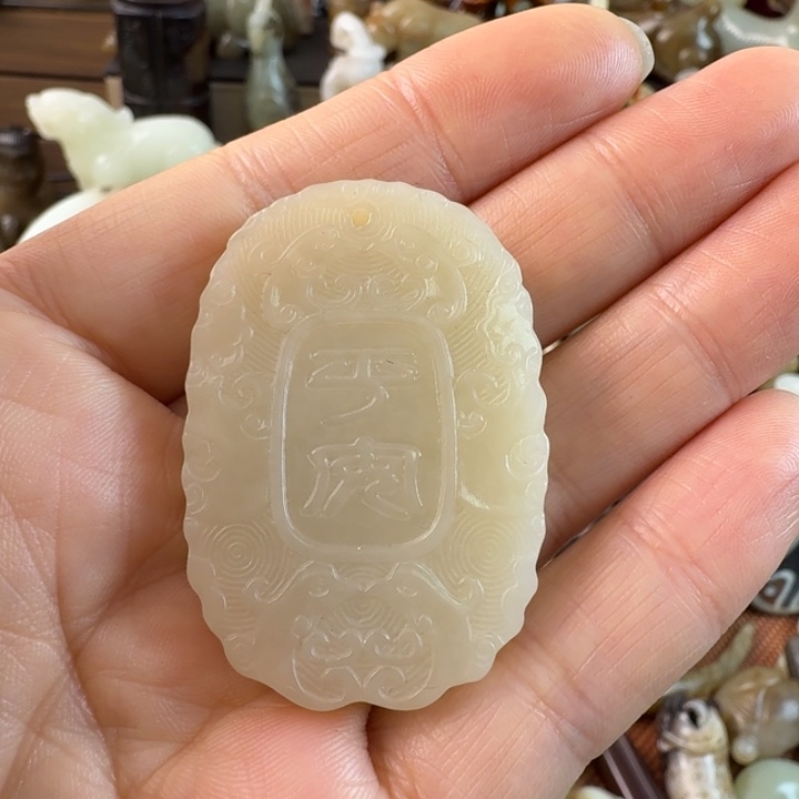 无***生和田玉未镶嵌颈饰