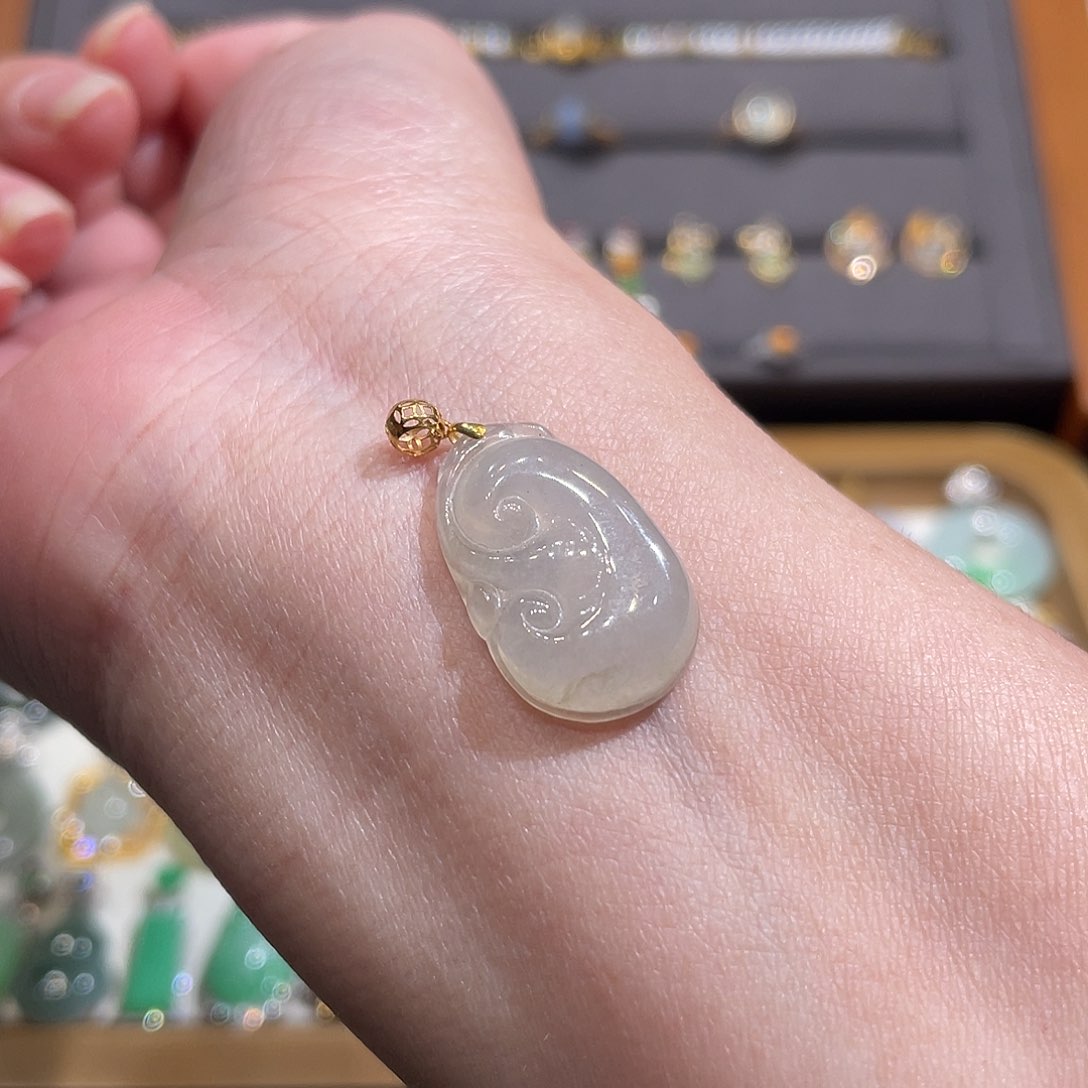 翡翠颈饰18K金镶嵌冰如意