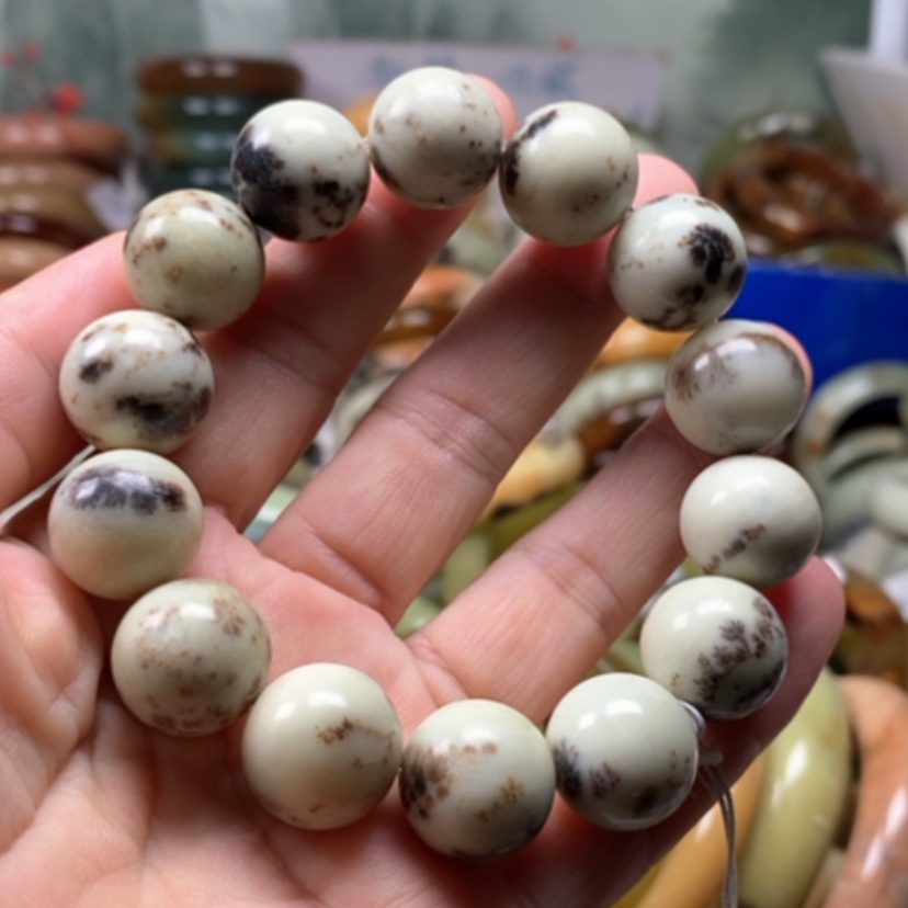 【闪购商品】未镶嵌蛇纹石玉手镯
