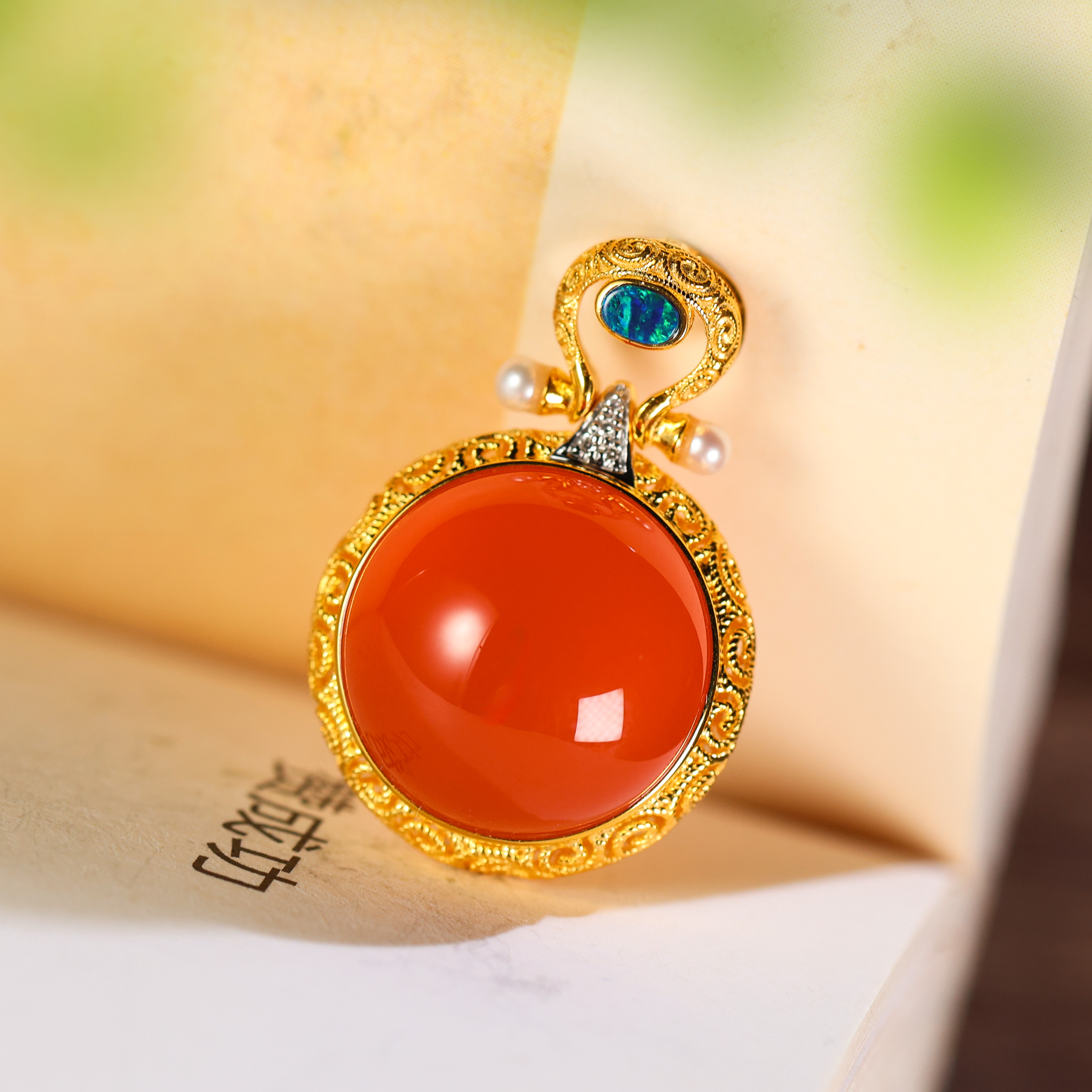 扶摇直上/18K金宝石级河湾冰红吊坠