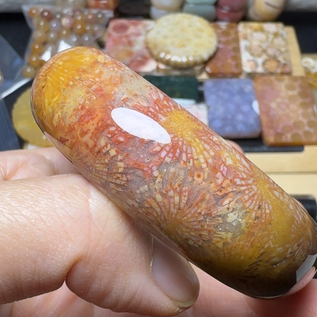 硅化玉56红黄大烟花未镶嵌